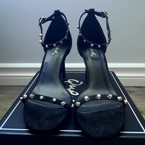 Qupid | Black suede pu ~ open toed high heel sandle with studs ankle strap - Picture 3 of 8